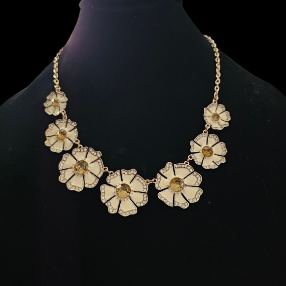 Beautiful floral gold & cream bib necklace with yellow and clear crystal accents - Picture 2 of 5